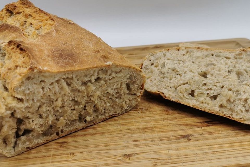 Weizen-Dinkel-Sonnenblumenbrot