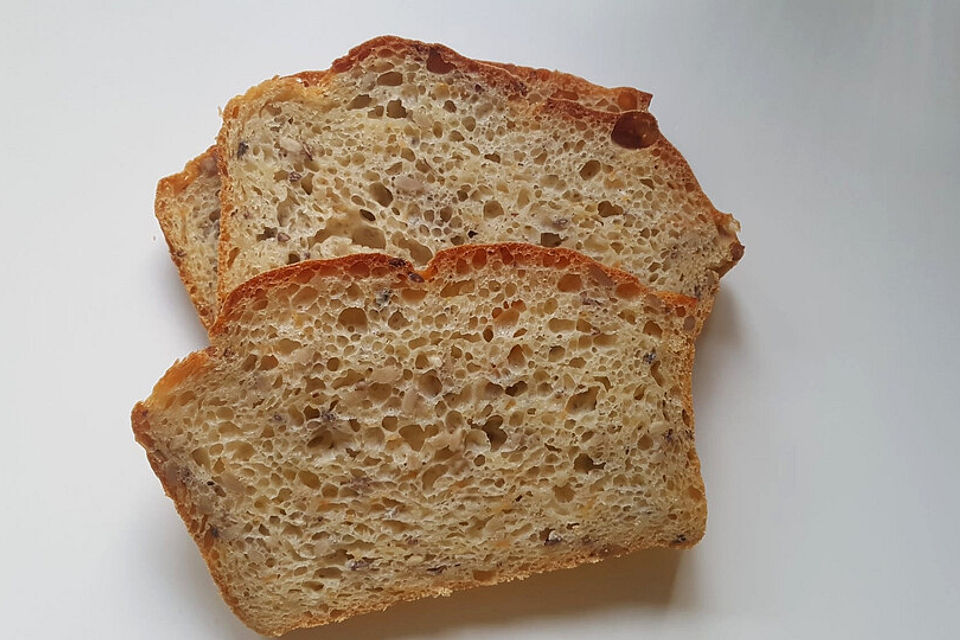 Weizen-Dinkel-Sonnenblumenbrot