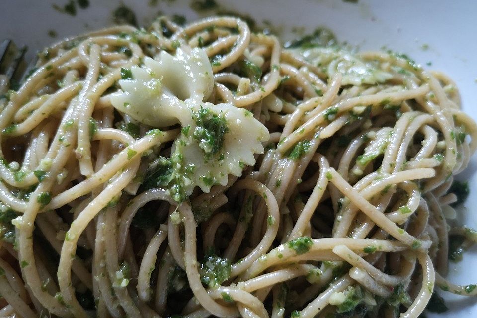 Radieschen-Basilikum-Pesto