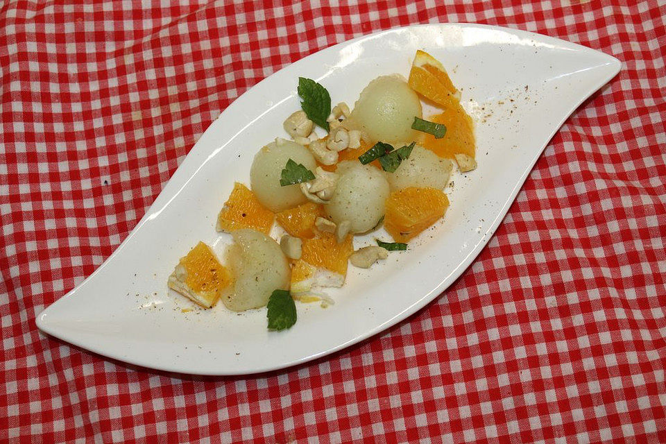 Melonen-Orangen-Cashew-Salat