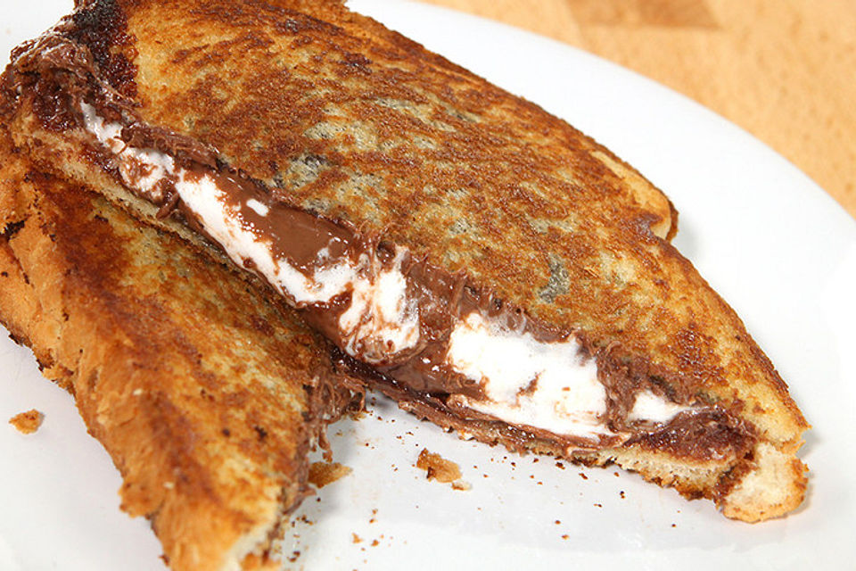 Nutella-Marshmallow-Sandwich