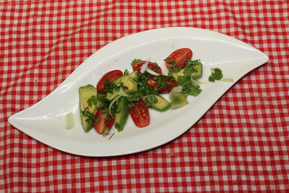 Schneller Avocado-Tomaten-Salat