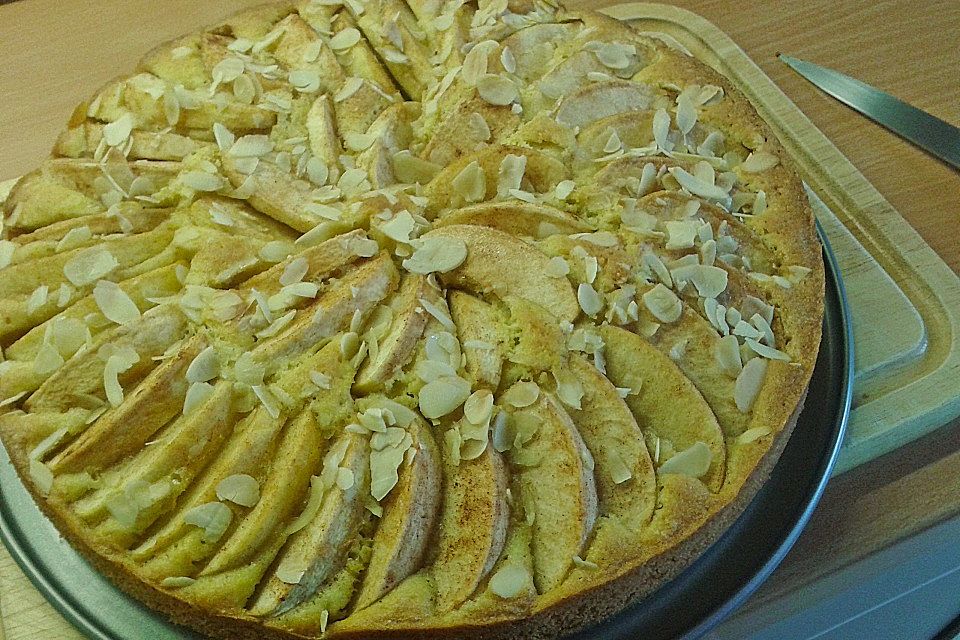 Apfelkuchen mit Mandeldecke