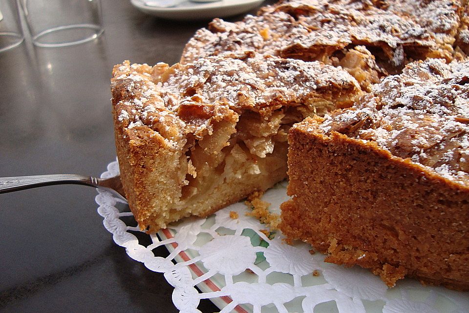 Apfelkuchen mit Mandeldecke