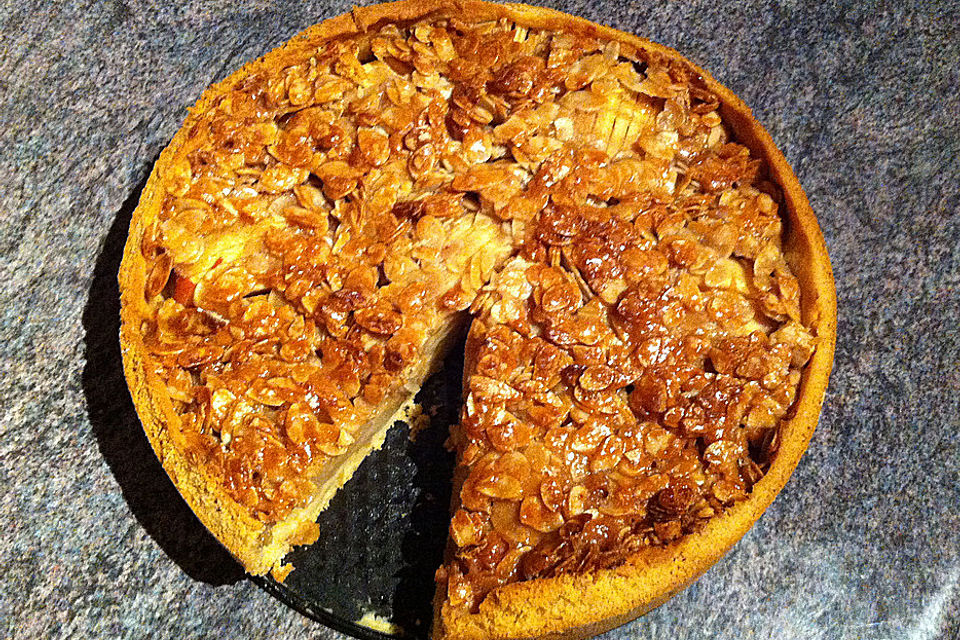 Apfelkuchen mit Mandeldecke