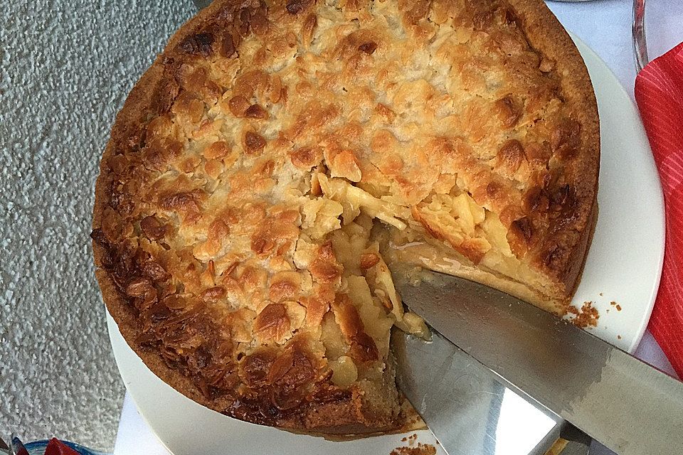 Apfelkuchen mit Mandeldecke