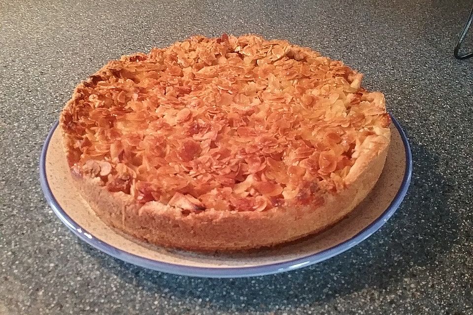 Apfelkuchen mit Mandeldecke