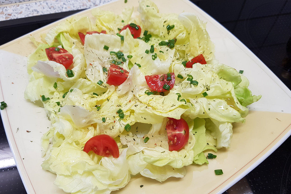 Kopfsalat mit Kräutervinaigrette