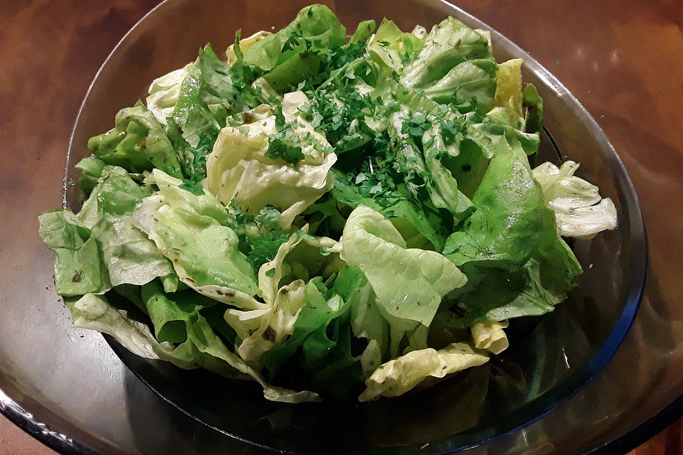 Kopfsalat mit Kräutervinaigrette