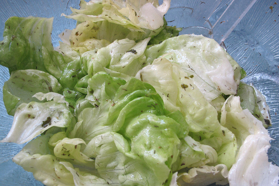 Kopfsalat mit Kräutervinaigrette