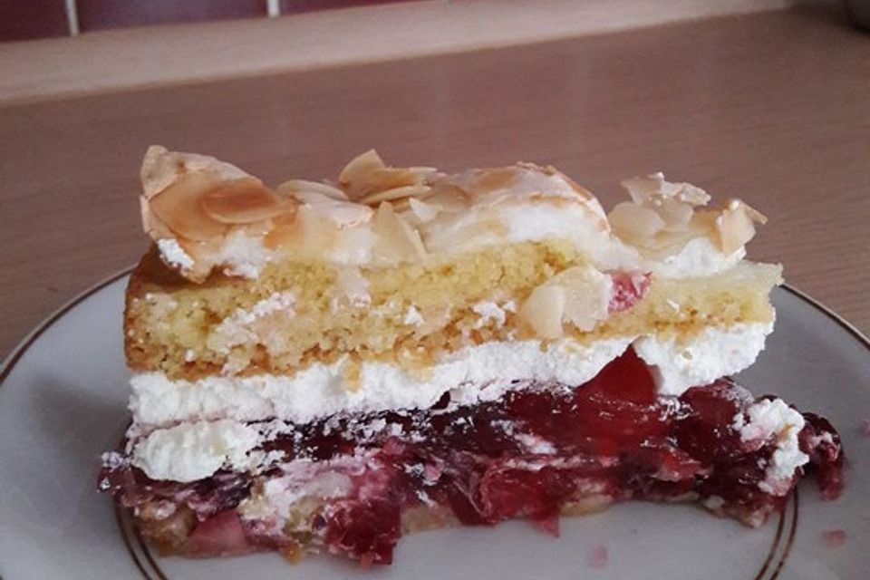 Stachelbeer - Sahne - Baiser - Torte