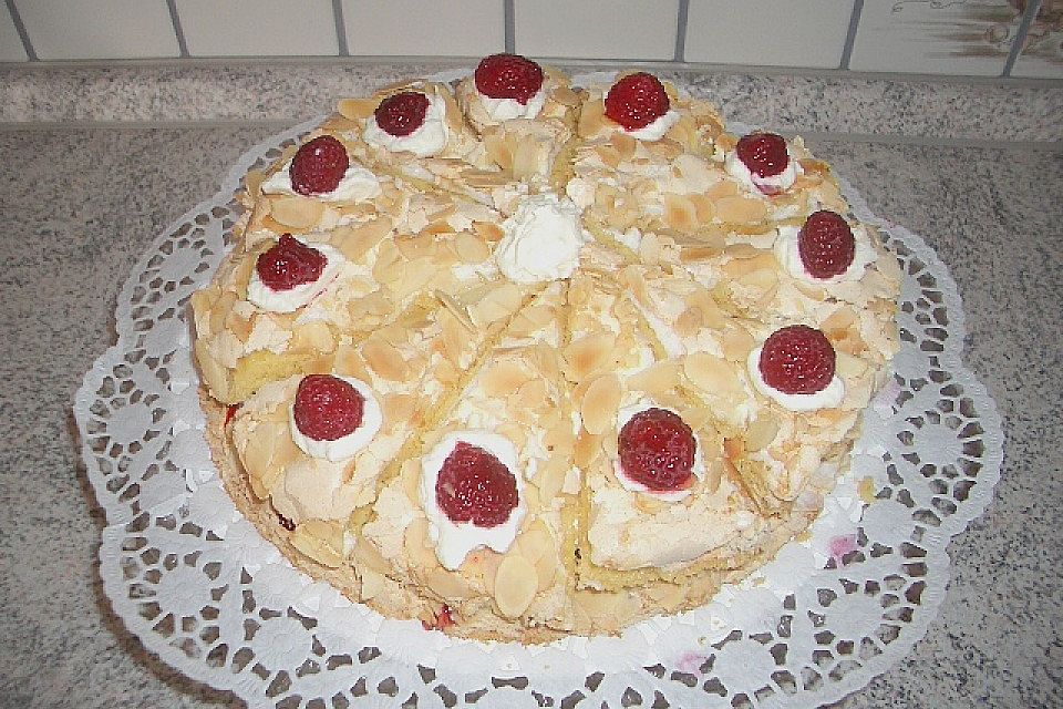 Stachelbeer - Sahne - Baiser - Torte