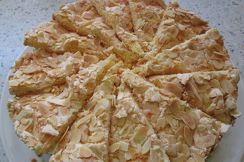 Stachelbeer - Sahne - Baiser - Torte