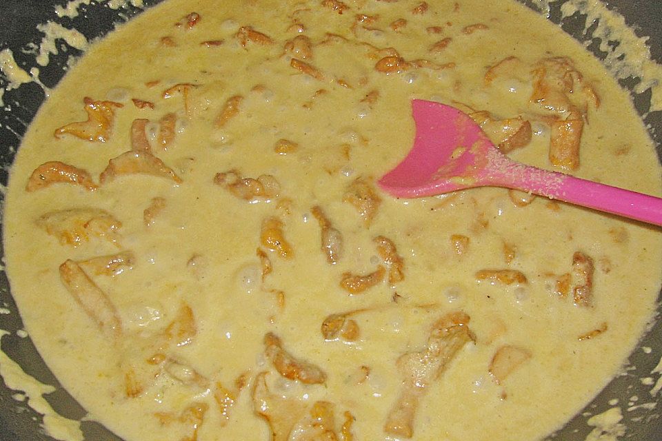 Eierschwammerlgulasch