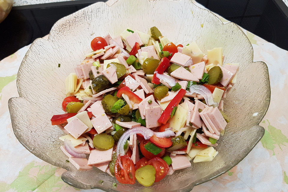 Baseler Wurstsalat mit Emmentaler