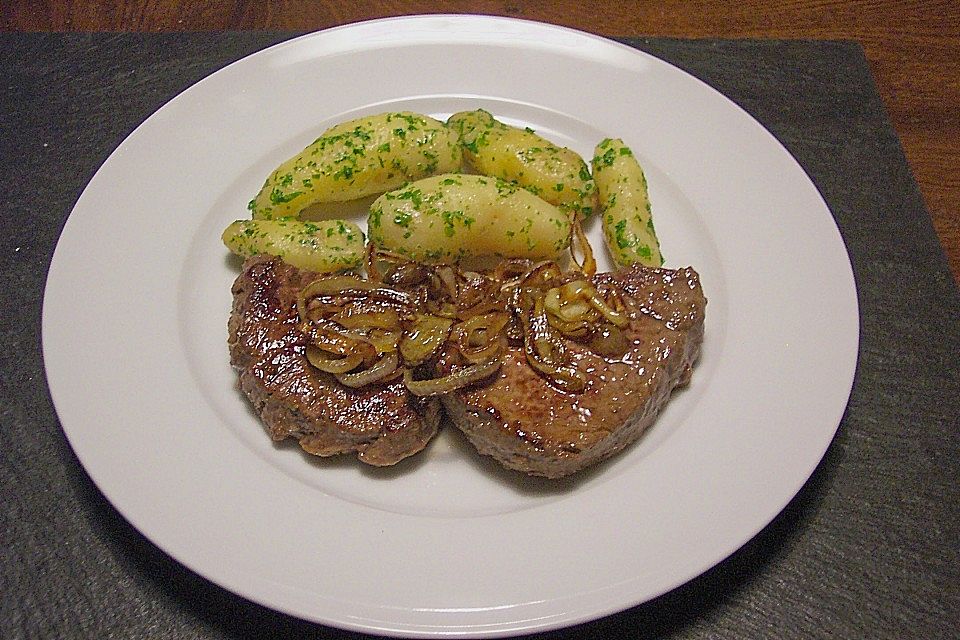 Filetsteak mit Röstzwiebeln