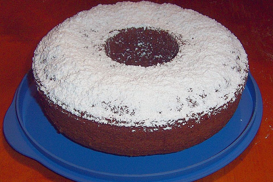 Schokogugelhupf mit Nüssen