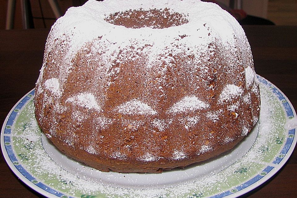 Schokogugelhupf mit Nüssen