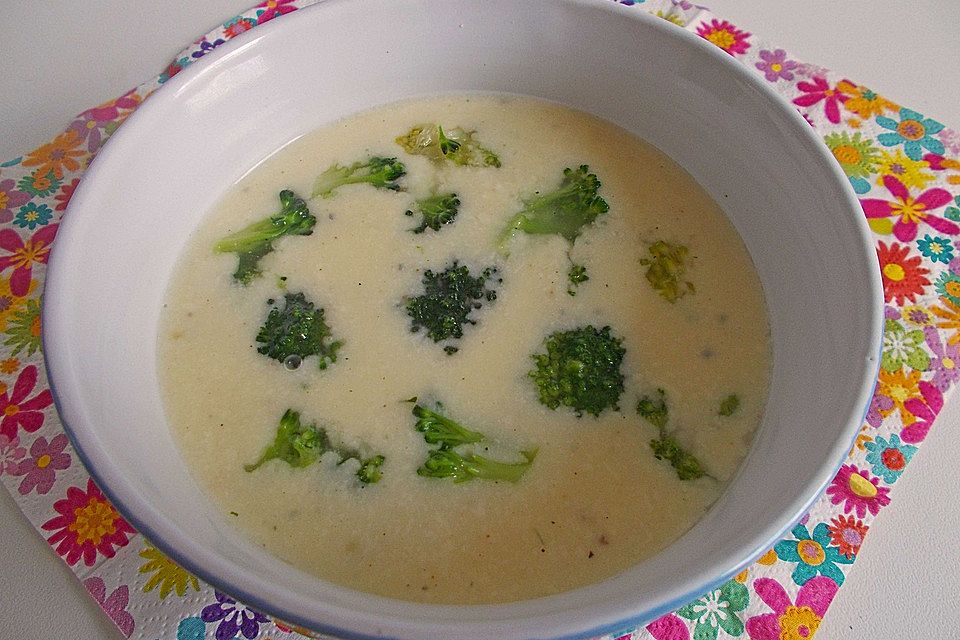 Käsesuppe mit Brokkoli