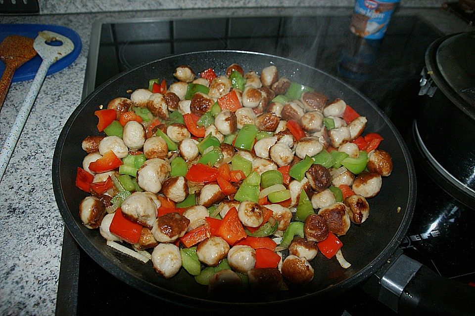 Bratwurstbällchen - Gulasch mit Paprika