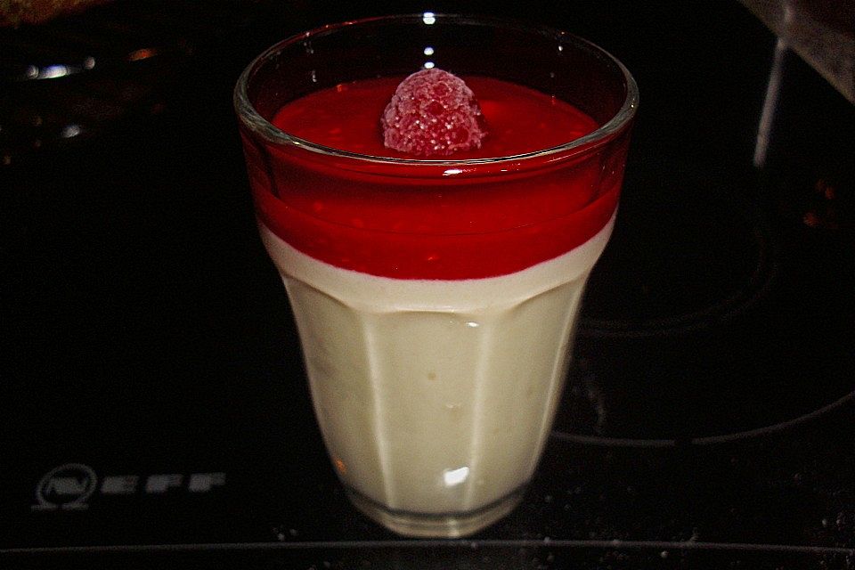 Limonen - Mousse mit Himbeersoße