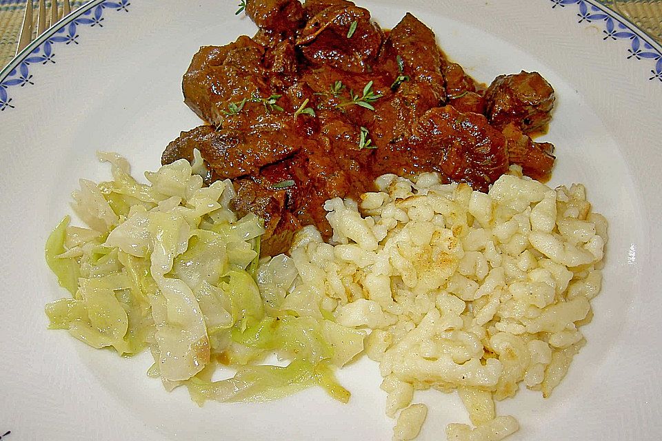 Delikates Wildgulasch mit Spätzle