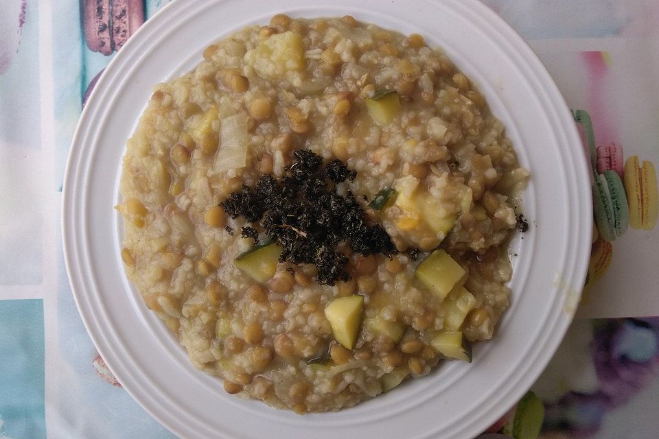 Zucchinisuppe mit Zitrone, iranisch