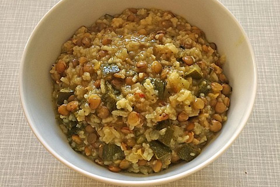 Zucchinisuppe mit Zitrone, iranisch