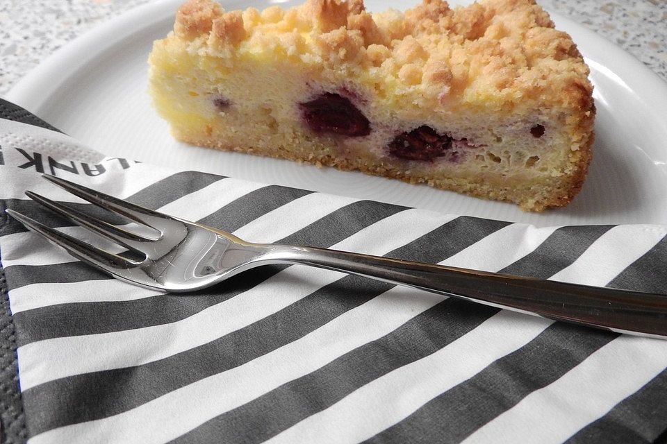 Krümeltorte mit Kirsch-Quarkfüllung