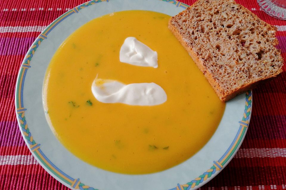 Kartoffel-Möhrensuppe