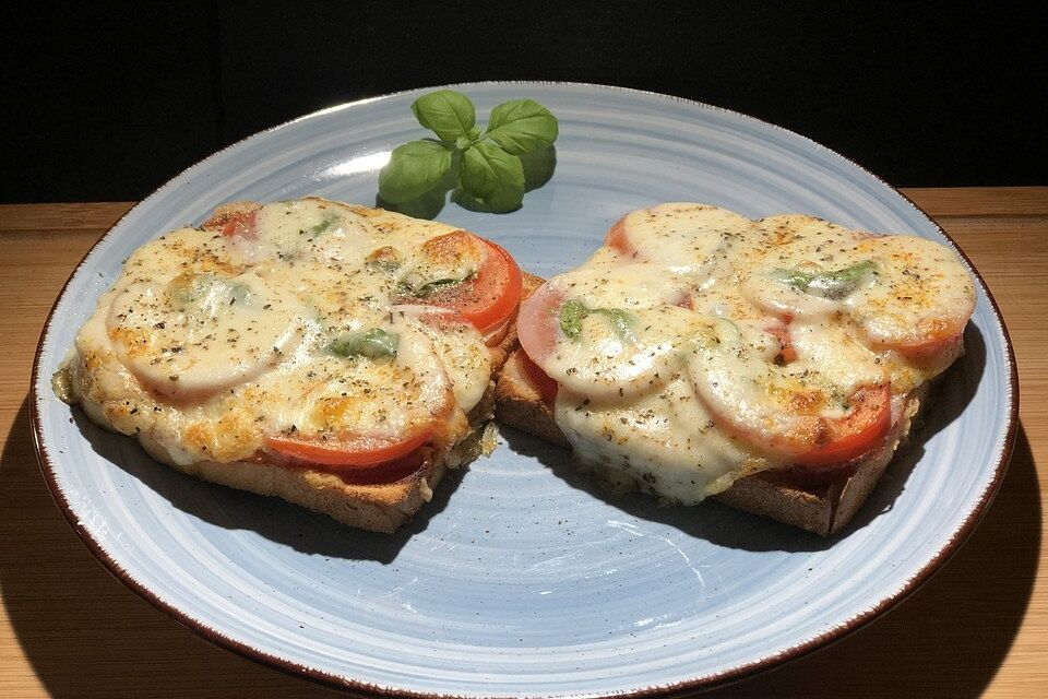 Hähnchentoast mit Mozzarella überbacken