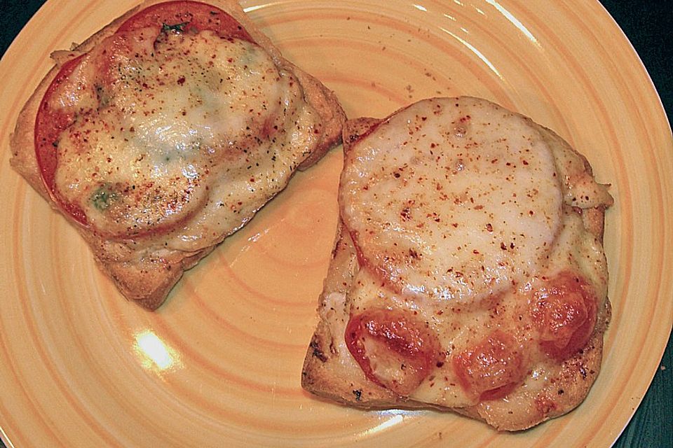 Hähnchentoast mit Mozzarella überbacken