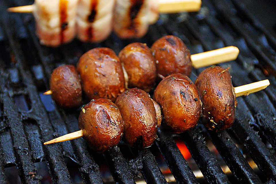 Champignonspieße vom Grill