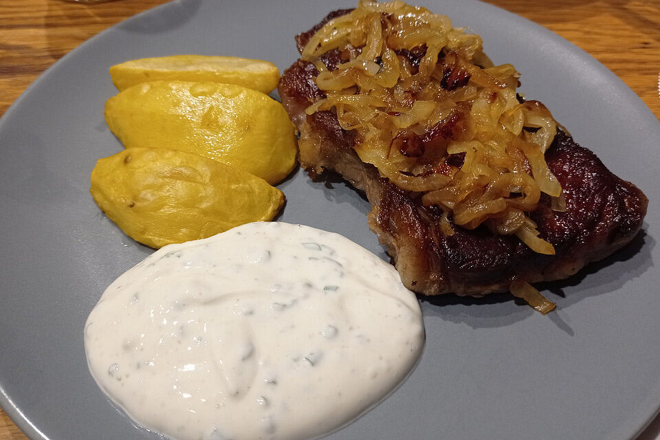 Rumpsteaks mit Zwiebeln