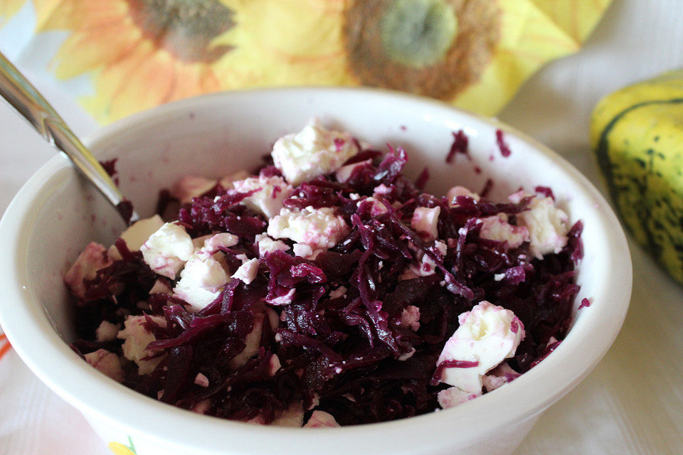 Rotkrautsalat mit Schafskäse