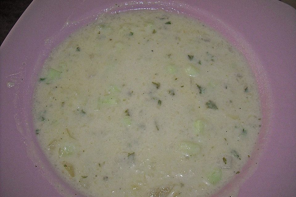 Gurkensuppe von zweierlei Gurken