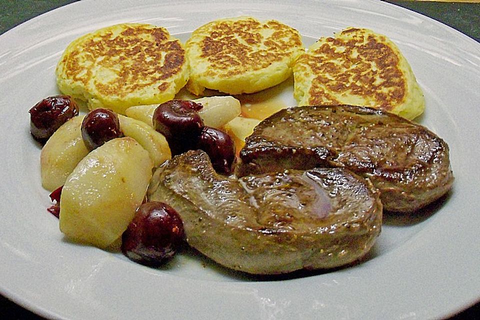 Rehsteaks mit Früchten