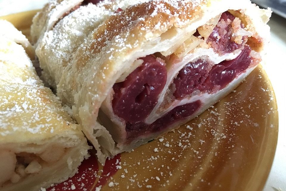 Kirschstrudel