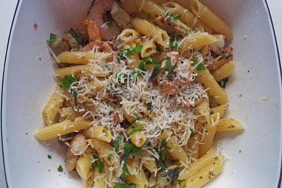 Penne mediterran mit Garnelen