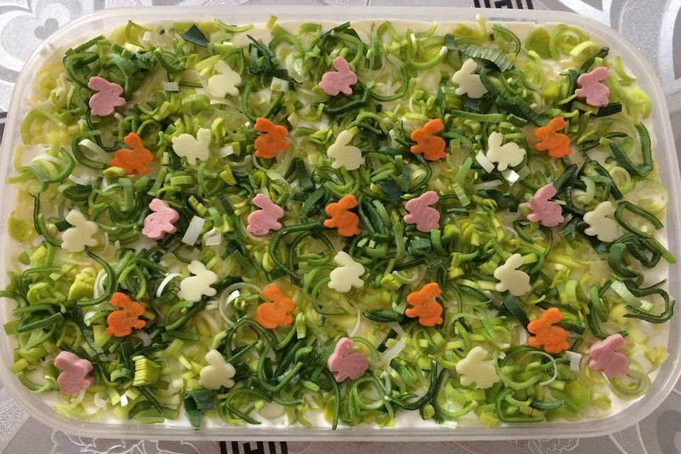 Fruchtig-pikanter Schichtsalat