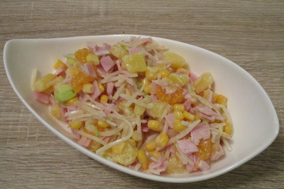 Fruchtig-pikanter Schichtsalat