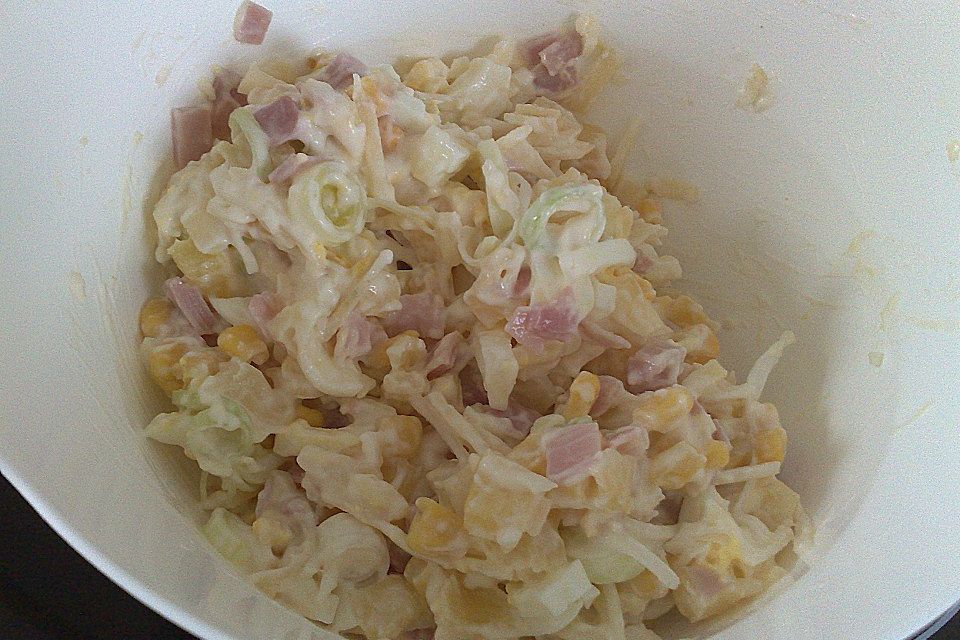 Fruchtig-pikanter Schichtsalat