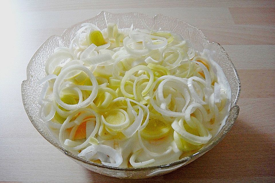 Fruchtig-pikanter Schichtsalat