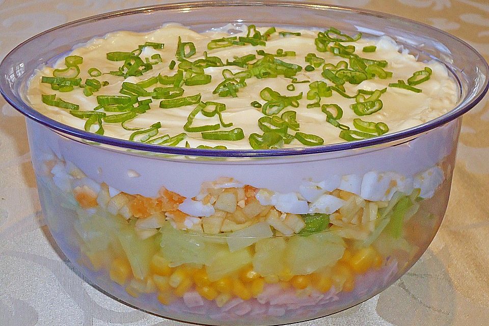 Fruchtig-pikanter Schichtsalat