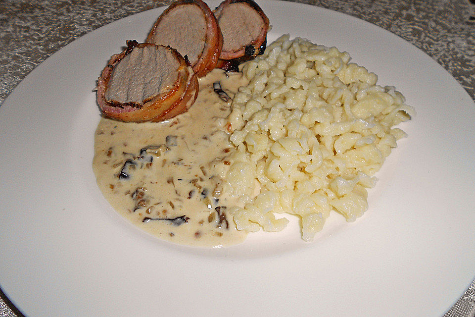 Schweinefilet im Pflaumen - Speckmantel