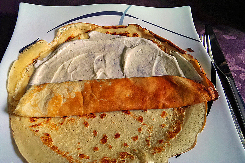 Crêpes mit Bananen-Quark