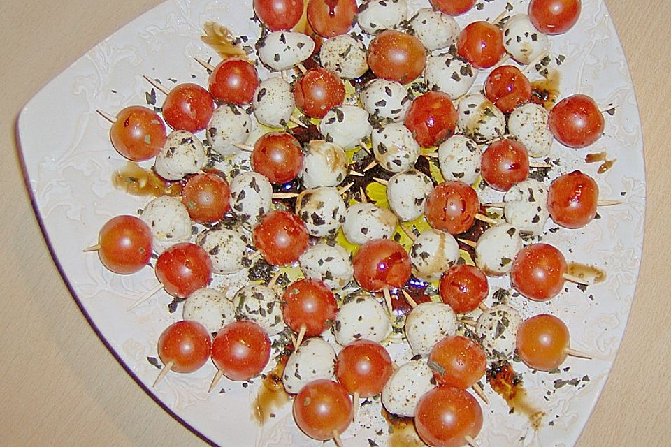 Tomaten-Mozzarella-Spieße