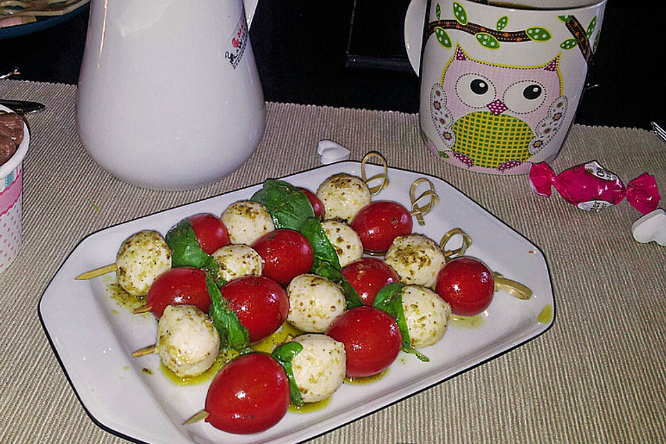 Tomaten-Mozzarella-Spieße