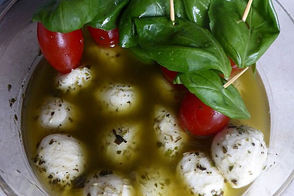 Tomaten-Mozzarella-Spieße