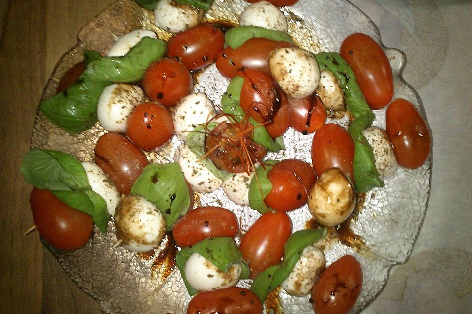 Tomaten-Mozzarella-Spieße